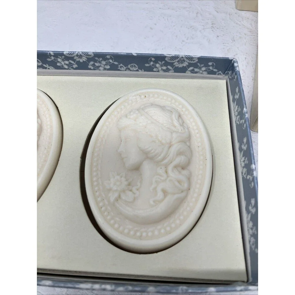 Italy SAPONIFICIO ARTIGIANALE FIORENTINO Carved Soap Bars Lot Cameo & Venus Milo